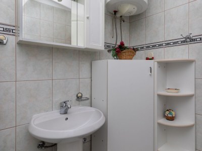 Apartment Three bedroom apartment with balcony and sea view Mimice, Omiš A-2805-a - Outdoor photo 13