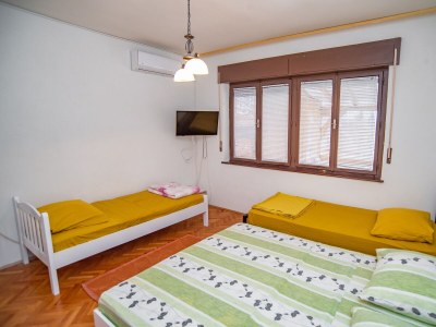 Apartment Three bedroom apartment near beach Sumpetar, Omiš A-2808-c - Outdoor photo 28