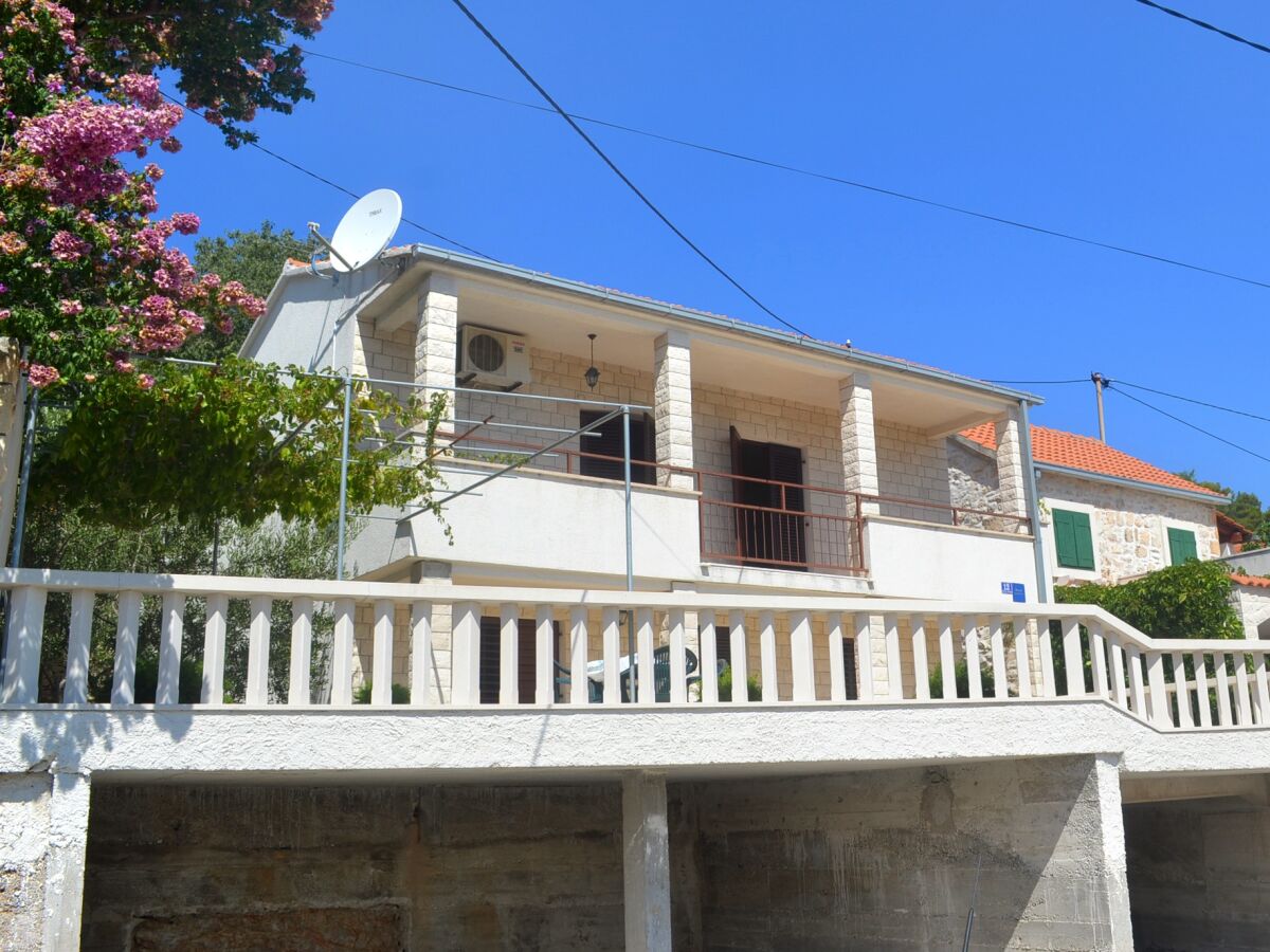 Apartment One bedroom apartment with terrace and sea view Sutivan, Brač A-2846-a - Outdoor photo 4