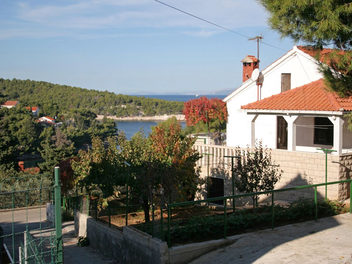 Apartment Three bedroom apartment with terrace and sea view Splitska, Brač A-2923-b - Outdoor photo 2
