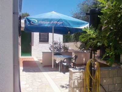 Apartment Three bedroom apartment with terrace and sea view Splitska, Brač A-2923-b - Outdoor photo 7