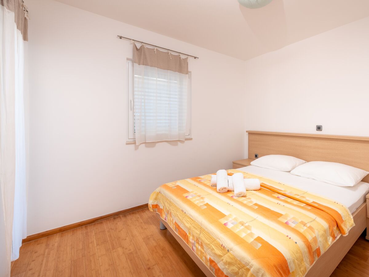 Apartment Two bedroom apartment with balcony and sea view Tučepi, Makarska A-3193-h