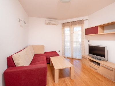 Apartment Two bedroom apartment with balcony and sea view Tučepi, Makarska A-3193-i - Outdoor photo 7