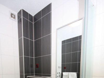 Apartment Two bedroom apartment with balcony and sea view Tučepi, Makarska A-3193-j - Outdoor photo 17