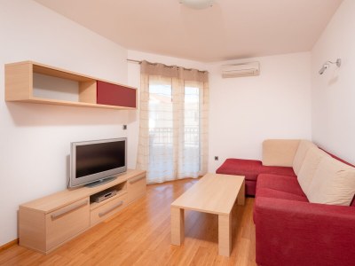 Apartment Two bedroom apartment with balcony and sea view Tučepi, Makarska A-3193-l - Outdoor photo 7