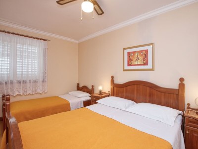 Apartment One bedroom apartment near beach Brodarica, Šibenik A-4194-a - Outdoor photo 24