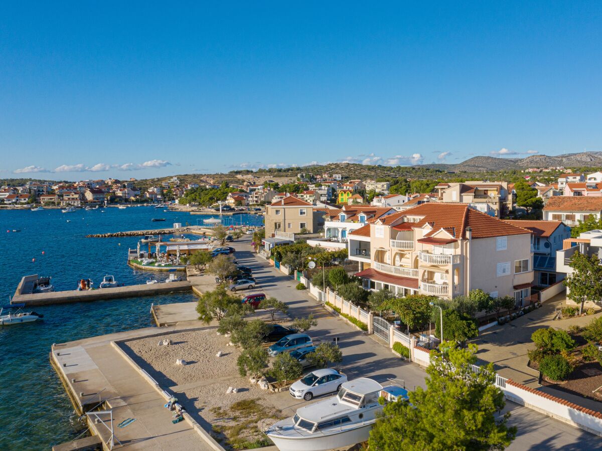 Apartment One bedroom apartment near beach Brodarica, Šibenik A-4194-b