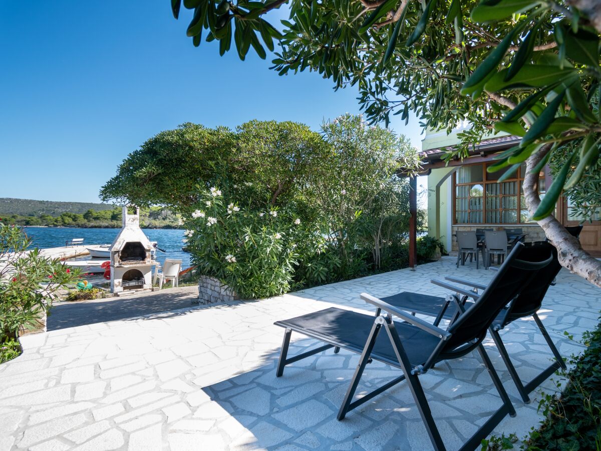 Apartment Two bedroom apartment near beach Veli Rat, Dugi otok A-438-a