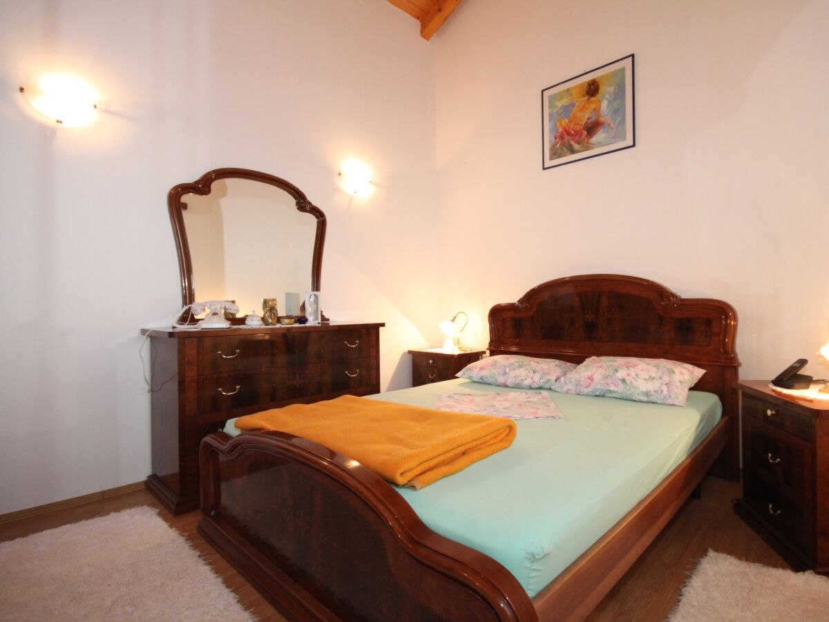 Apartment Two bedroom apartment with terrace and sea view Milna, Vis A-8896-a