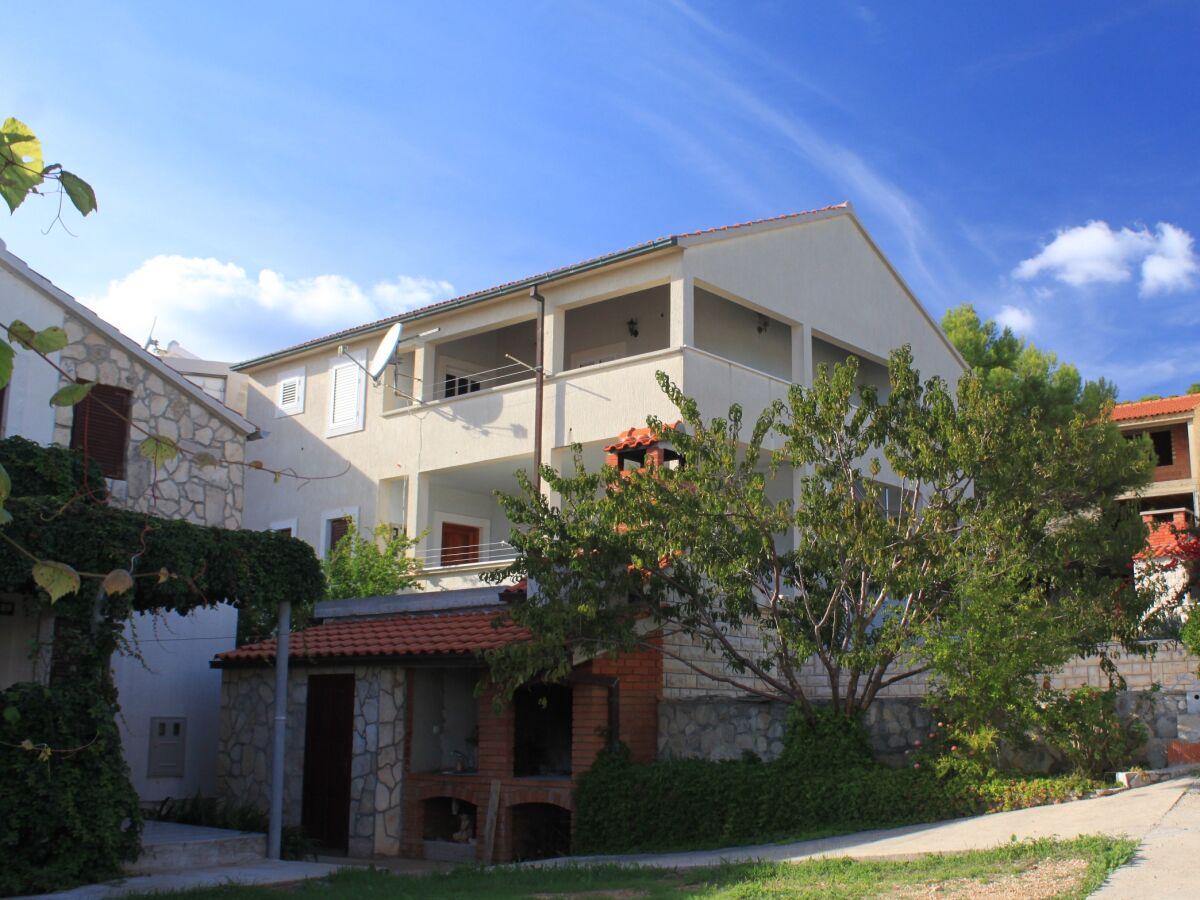 Apartment Two bedroom apartment with terrace and sea view Milna, Vis A-8896-a - Outdoor photo 2