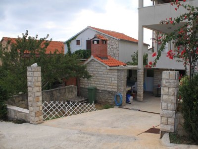 Apartment Two bedroom apartment with terrace and sea view Milna, Vis A-8896-a - Outdoor photo 11