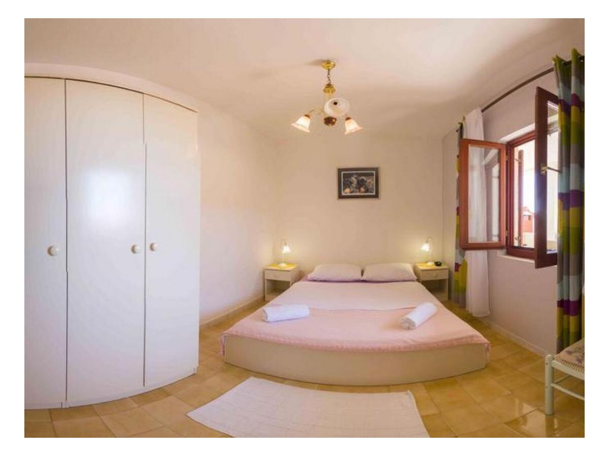 Apartment Three bedroom apartment with terrace and sea view Milna, Vis A-8896-b