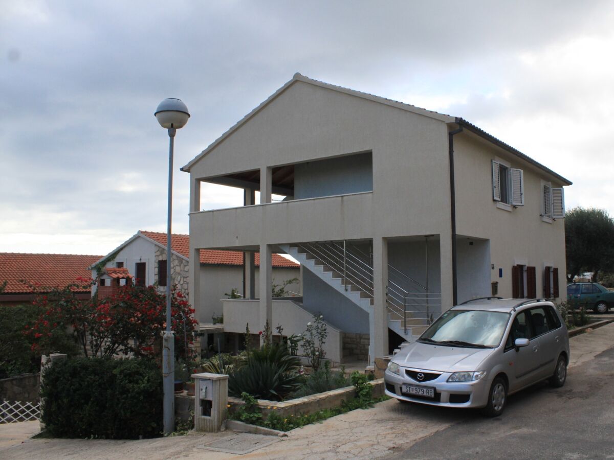 Apartment Three bedroom apartment with terrace and sea view Milna, Vis A-8896-b - Outdoor photo 3