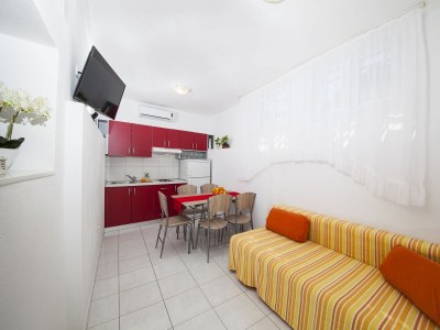 Apartment Two bedroom apartment with terrace Tučepi, Makarska A-11486-a - Outdoor photo 8