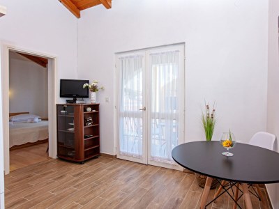Apartment One bedroom apartment with balcony and sea view Tisno, Murter A-815-d - Outdoor photo 21