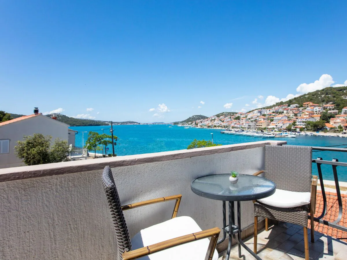 Apartment One bedroom apartment with balcony and sea view Tisno, Murter A-815-e