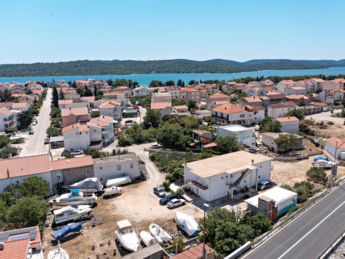 Apartment Two bedroom apartment with balcony Pirovac, Šibenik A-13263-b