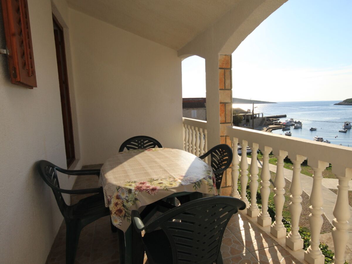 Apartment Two bedroom apartment near beach Rukavac, Vis A-1154-d