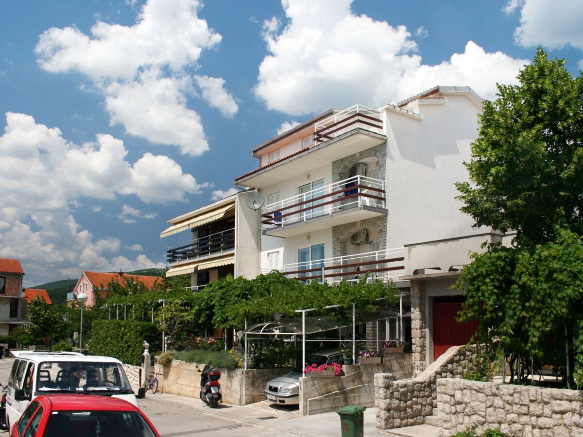 Apartment One bedroom apartment with terrace and sea view Crikvenica A-5553-d