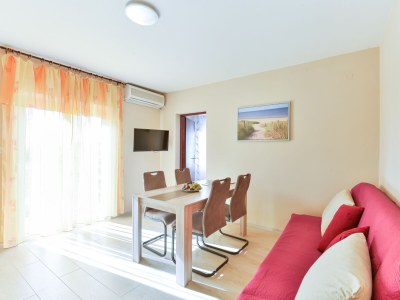 Apartment One bedroom apartment with balcony and sea view Bibinje, Zadar A-5786-c - Outdoor photo 10
