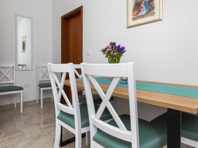 Apartment Two bedroom apartment with terrace and sea view Pisak, Omiš A-5975-a - Outdoor photo 11