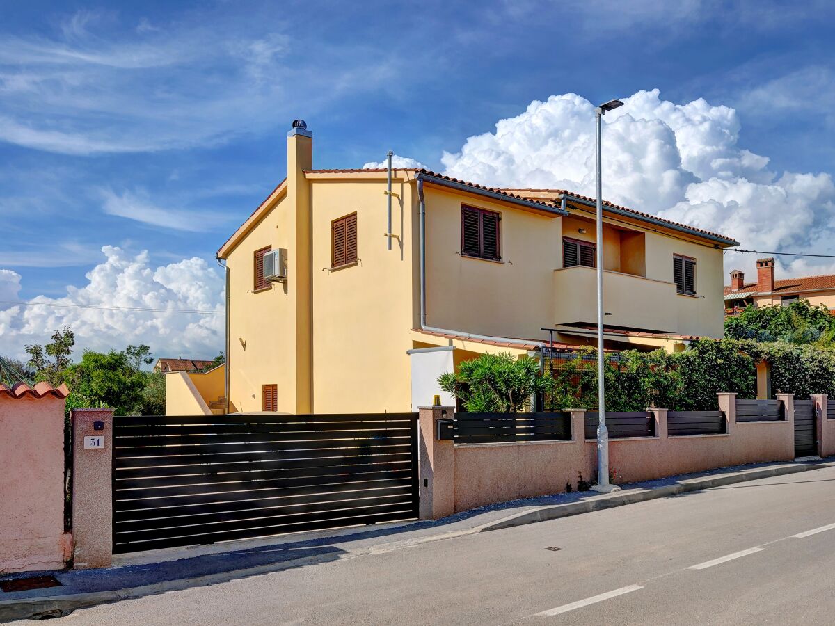 Apartment Two bedroom apartment with terrace Fažana A-7207-a - Outdoor photo 2