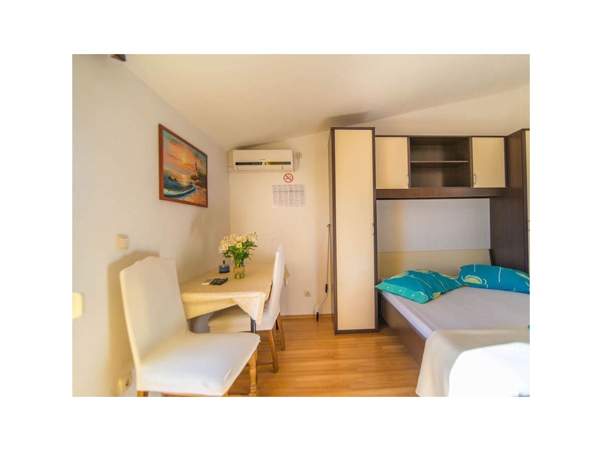 Apartment Studio flat with balcony and sea view Mali Rat, Omiš AS-7482-b