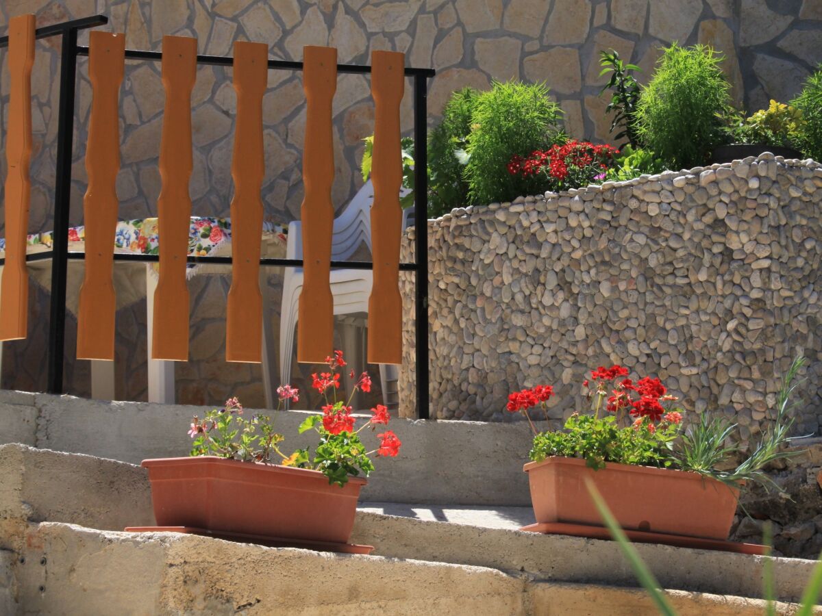 Apartment Two bedroom apartment with terrace Valun, Cres A-8081-a