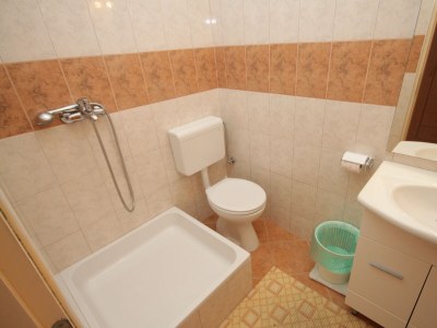 Holiday room with balcony and sea view Brela, Makarska S-6895-a - Outdoor photo 16