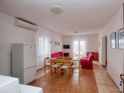 Apartment Two bedroom apartment with terrace Pirovac, Šibenik A-15320-d - Outdoor photo 17