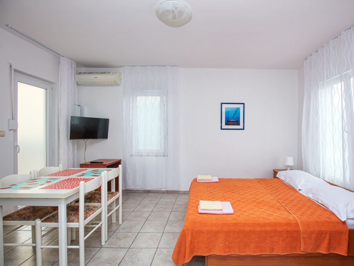 Apartment Studio flat with terrace Pirovac, Šibenik AS-15320-a