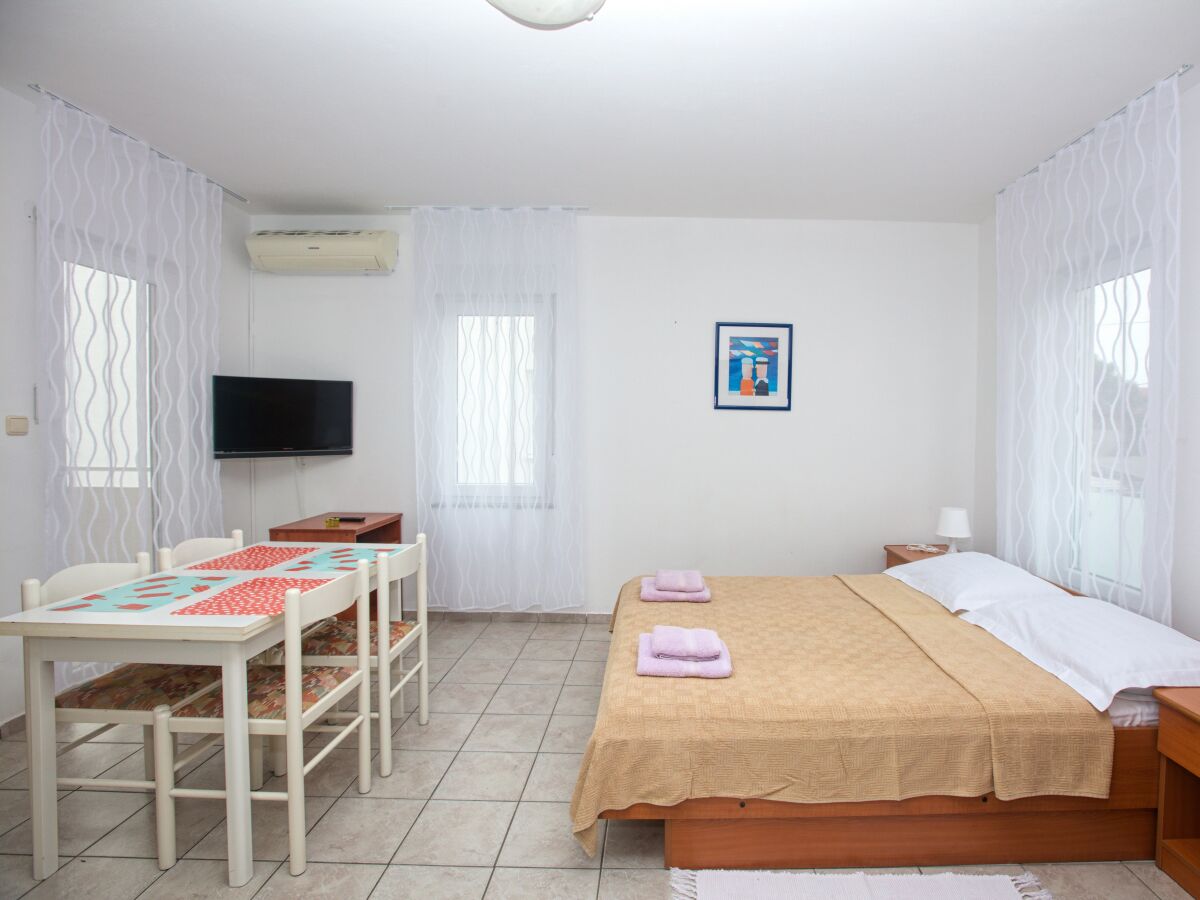 Apartment Studio flat with terrace Pirovac, Šibenik AS-15320-b