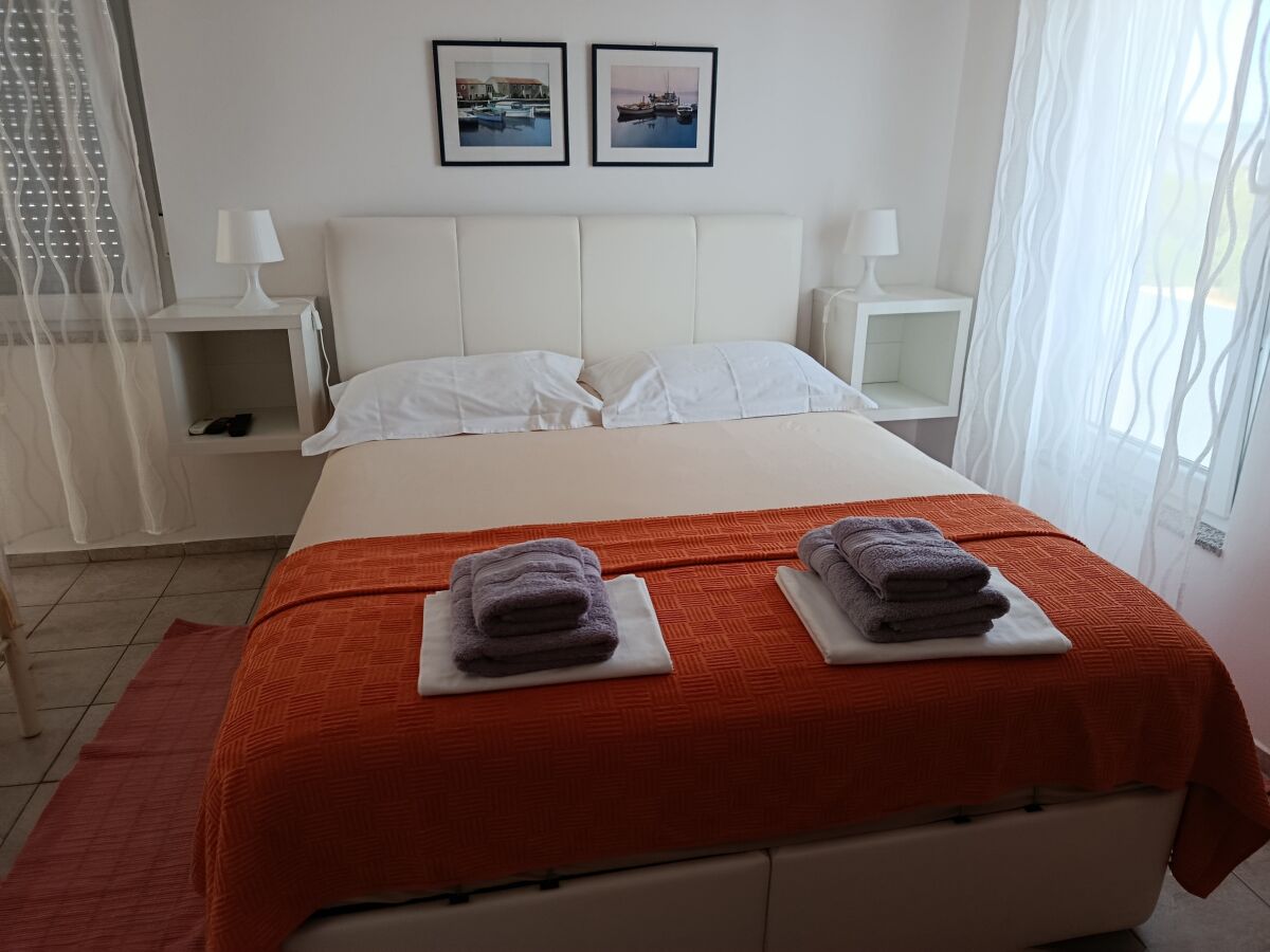 Apartment Studio flat with terrace Pirovac, Šibenik AS-15320-c