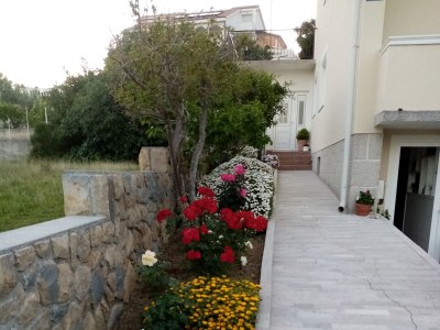 Apartment Comfortable and spacious apartment with terrace Rab A-12383-a - Outdoor photo 6