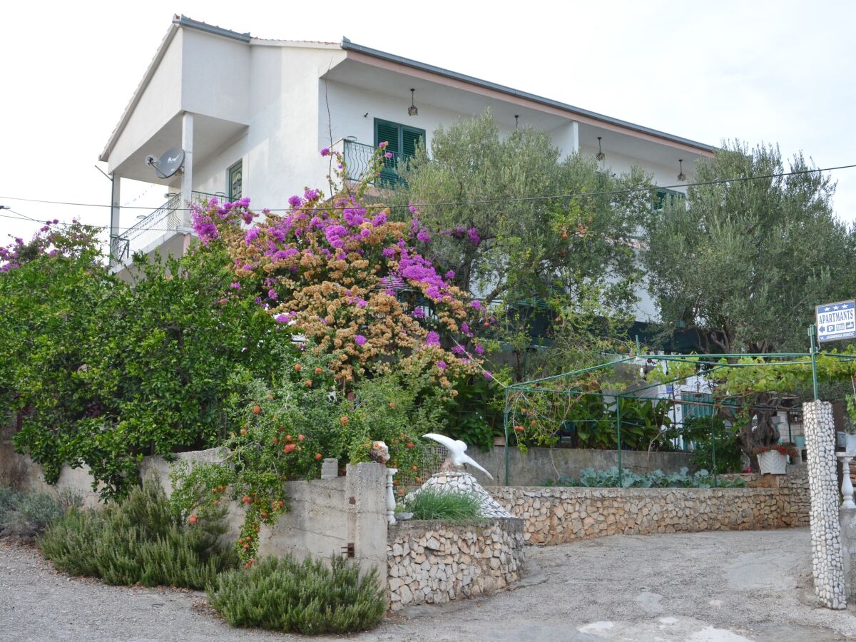 Apartment One bedroom apartment with terrace and sea view Poljica, Trogir A-12653-b