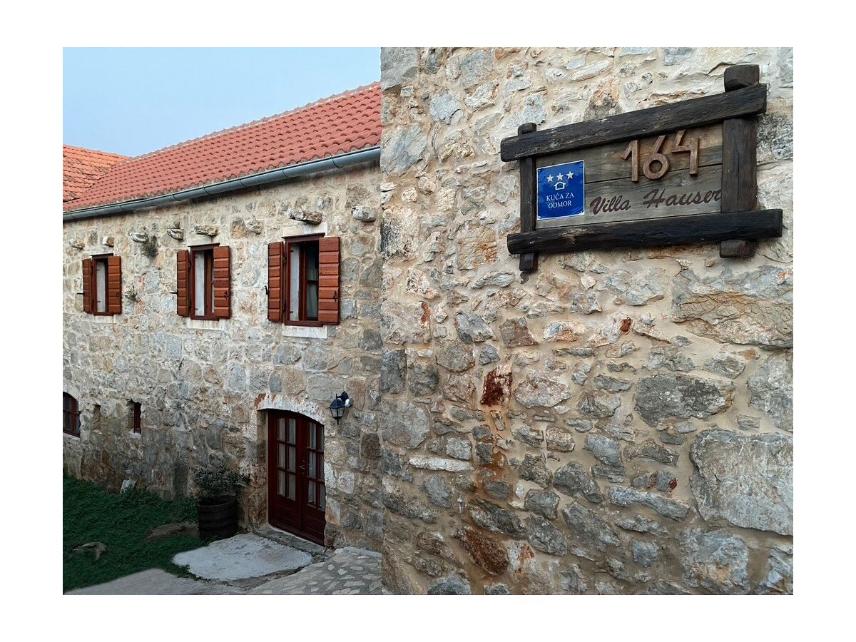 Holiday house with a swimming pool Vrbanj, Hvar - 11040 - Outdoor photo 4