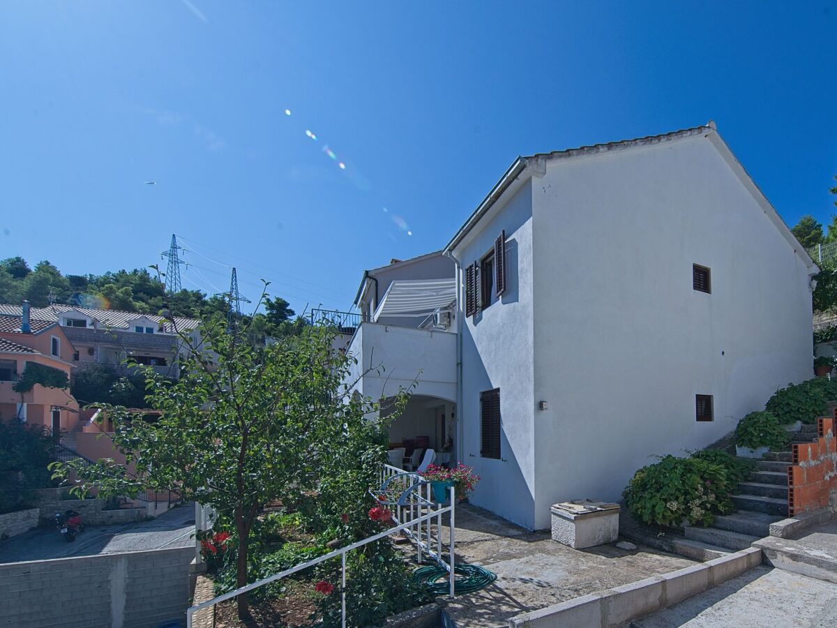 Apartment Two bedroom apartment with terrace and sea view Postira, Brač A-11168-a - Outdoor photo 2