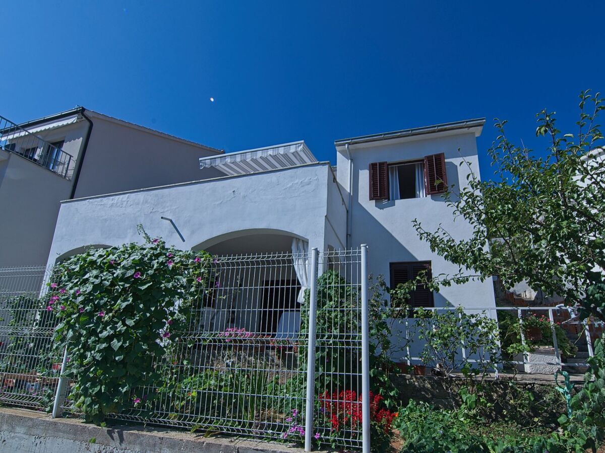 Apartment Two bedroom apartment with terrace and sea view Postira, Brač A-11168-a - Outdoor photo 4