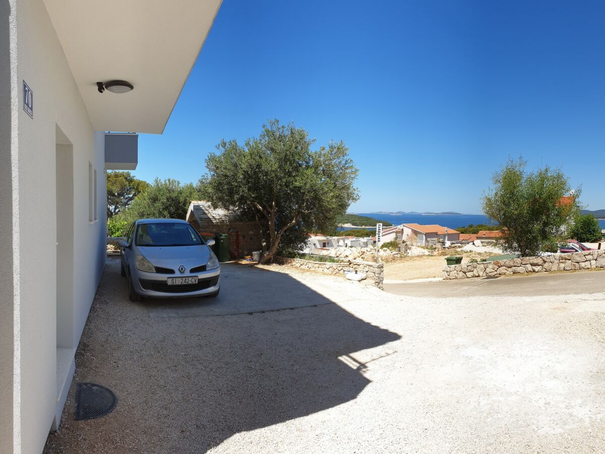 Apartment Two bedroom apartment with balcony and sea view Bilo, Primošten A-12870-b - Outdoor photo 4