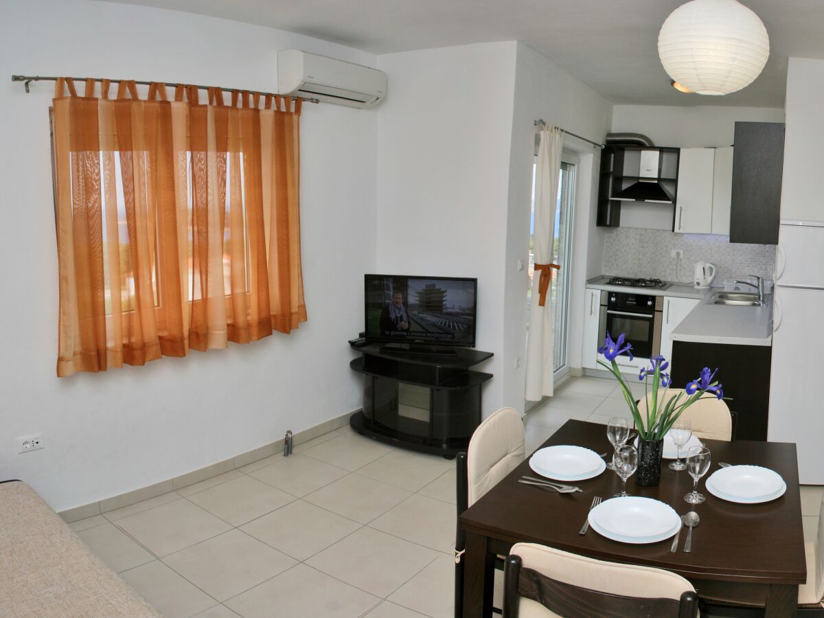 Apartment Two bedroom apartment with balcony and sea view Bilo, Primošten A-12870-b - Outdoor photo 5