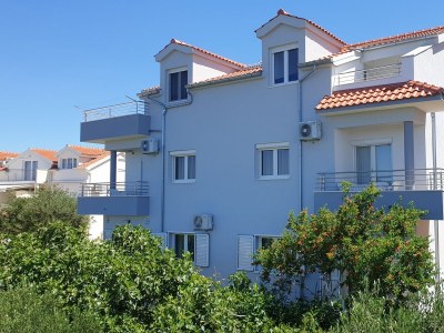 Apartment Two bedroom apartment with balcony and sea view Bilo, Primošten A-12870-b - Outdoor photo 2