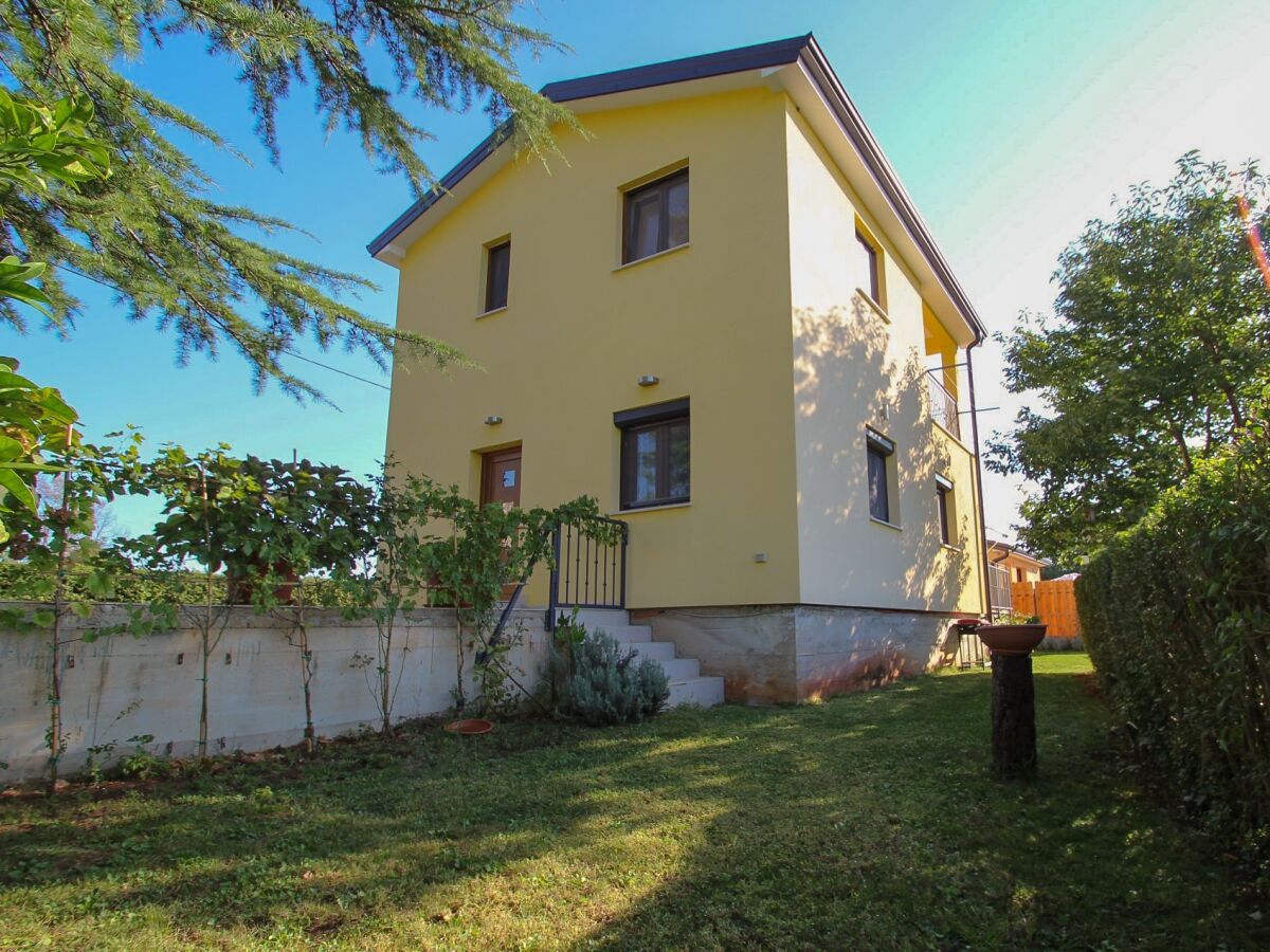 Holiday house Two bedroom house with terrace Dajla, Novigrad K-11612