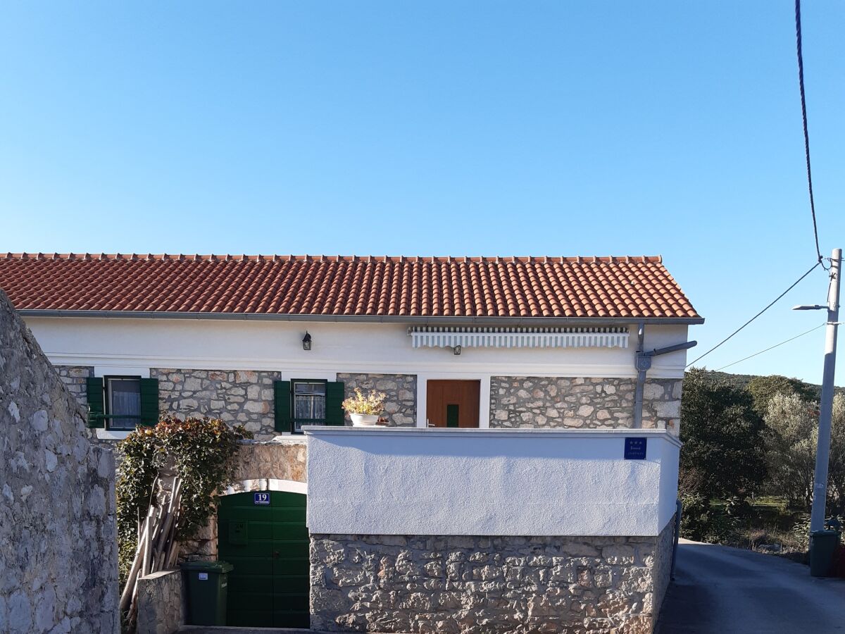 Apartment Two bedroom apartment with terrace Lukoran, Ugljan A-11203-a - Outdoor photo 5