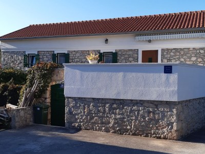 Apartment Two bedroom apartment with terrace Lukoran, Ugljan A-11203-a in Lukoran - Apartment