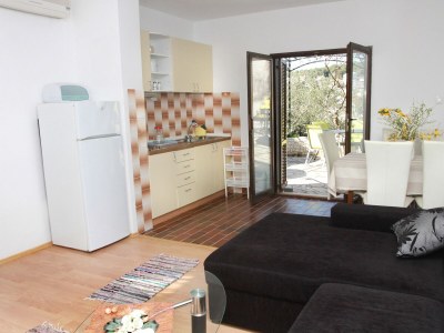 Apartment Three bedroom apartment with terrace Trogir A-11316-a - Outdoor photo 9