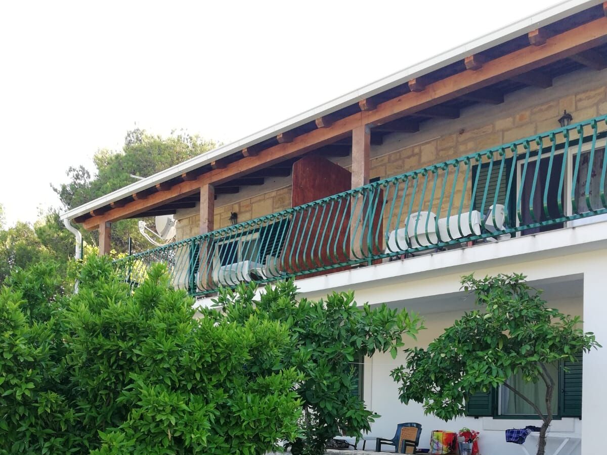 Apartment Two bedroom apartment near beach Rogač, Šolta A-5166-b - Outdoor photo 3