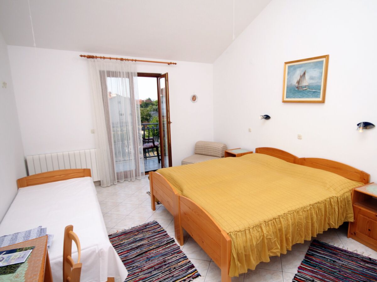 Holiday room with balcony Gornje selo, Šolta S-5170-d