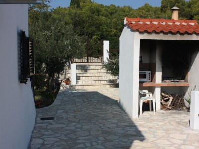 Apartment One bedroom apartment with balcony and sea view Maslinica, Šolta A-5184-b - Outdoor photo 7