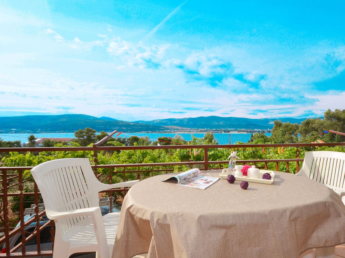 Apartment Three bedroom apartment with balcony and sea view Arbanija, Čiovo A-5228-e