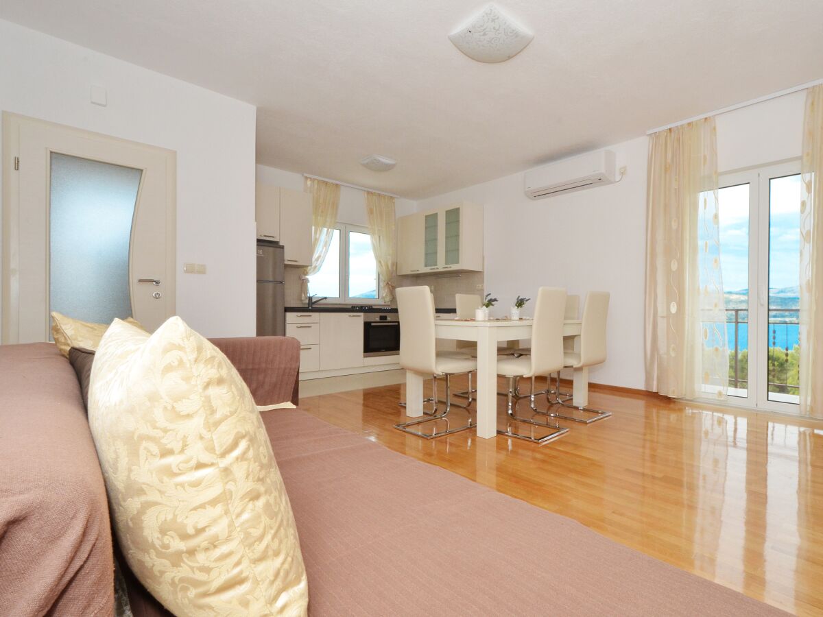 Apartment Three bedroom apartment with terrace and sea view Arbanija, Čiovo A-5228-f